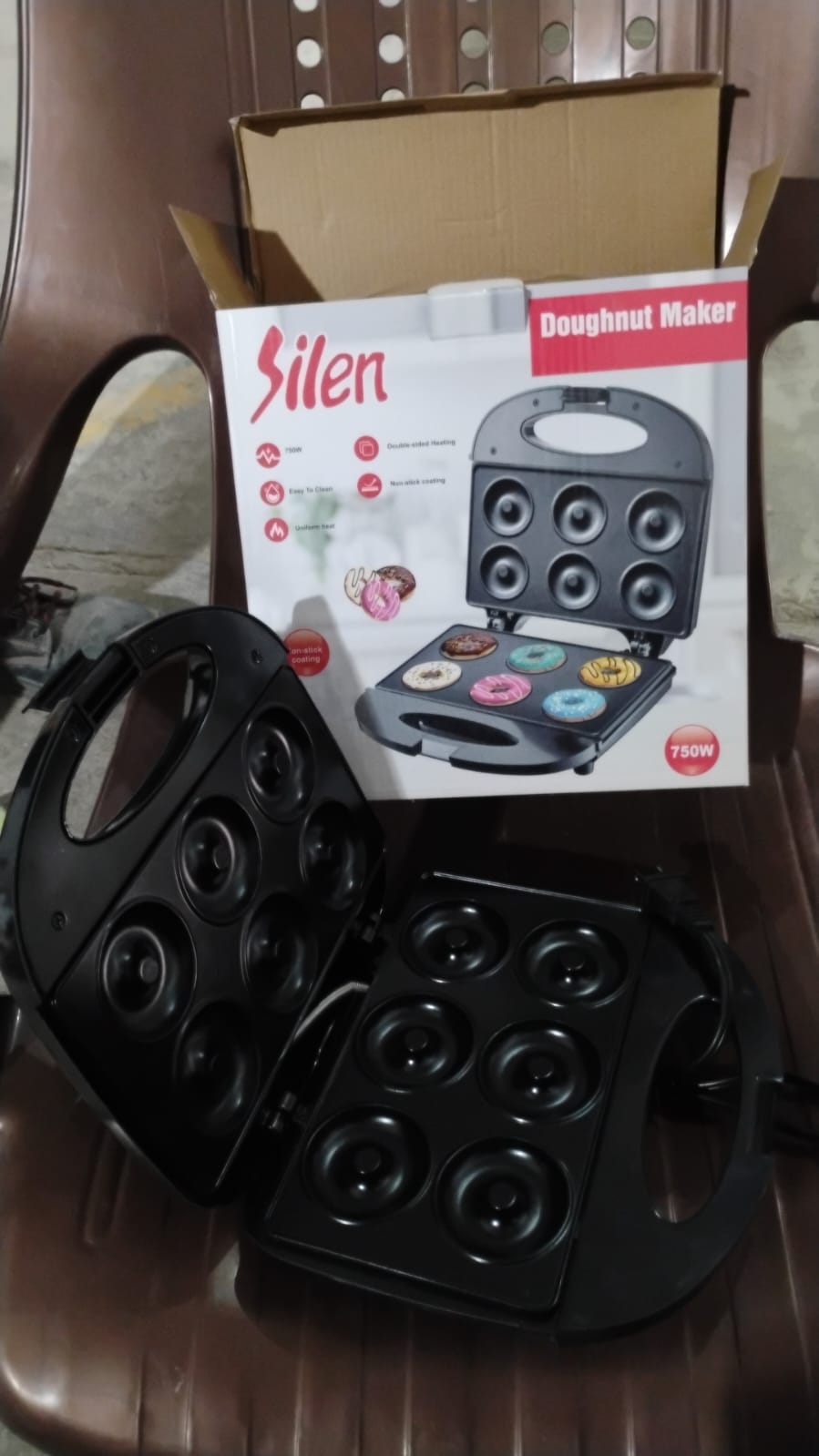 Donut Maker Machine 750w Electric Donut Maker 6pcs Circle Shaped Cavity (1 Pc With 2 Pin Plug Converter 1 Pc ) - eazy cart store